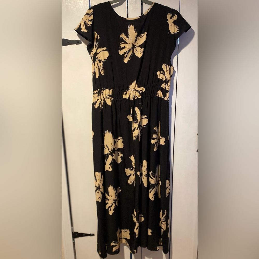 Black & Cream Floral Midi Dress - Elegant V-Neck Women’s Dress - Picture 7 of 7